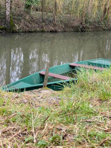 ארסאיס Une Maraichine En Bord De Conche Avec Barque Sans Linge De Maison מראה חיצוני תמונה
